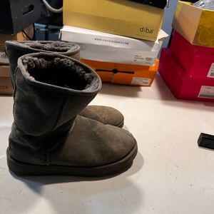 Uggs classic women’s size 9